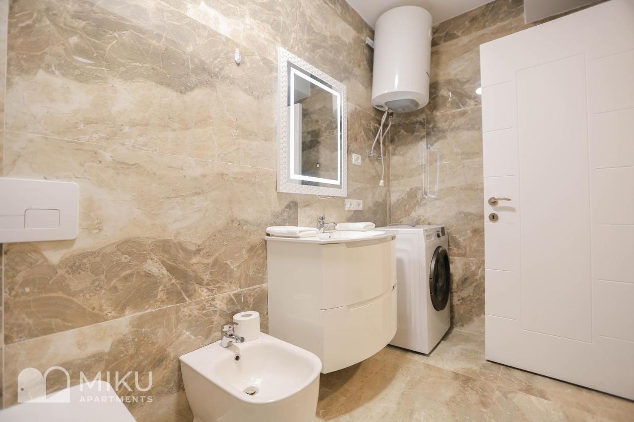 Miku Apartment-Brand New At Wilson Square Tirana Esterno foto