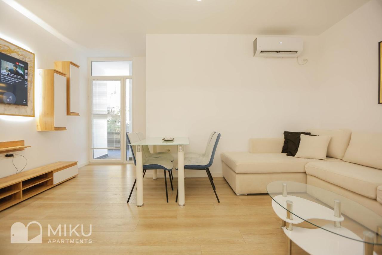 Miku Apartment-Brand New At Wilson Square Tirana Esterno foto