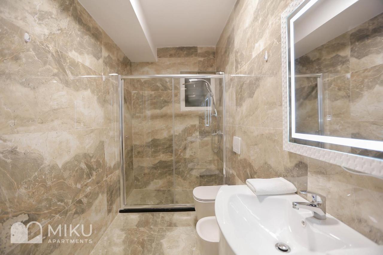 Miku Apartment-Brand New At Wilson Square Tirana Esterno foto